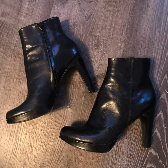 Marc Fisher Shoes - Marc Fisher • black leather zip booties